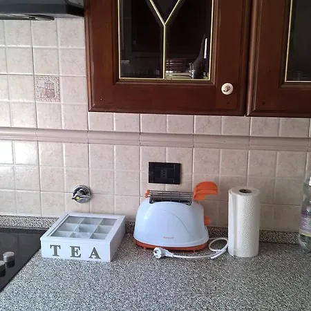 Low Cost Dal Metro' Apartment